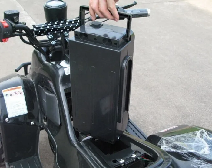 bystrosemnyj-akkumulyator-dlya-elektrokvadrotsikla-k400-k500-t600-k700-et600-2 Быстросъемный аккумулятор для электроквадроцикла K400, K500, Т600, K700, ЕТ600 — изображение 3