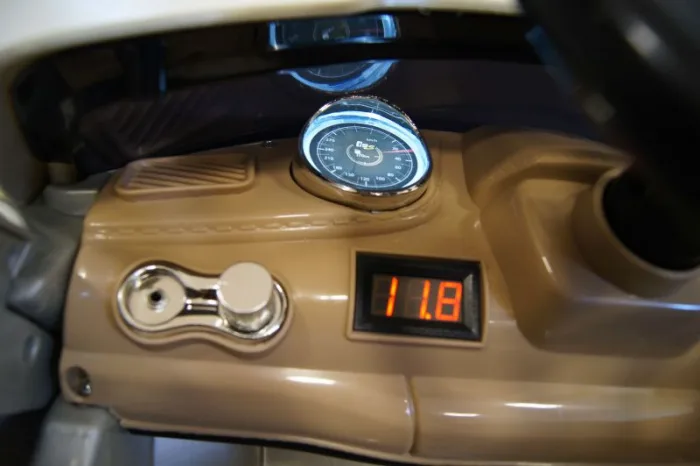 Детский электромобиль RiverToys BMW O002OO VIP 35W*2 6V/4,5Ah*2 — изображение 9