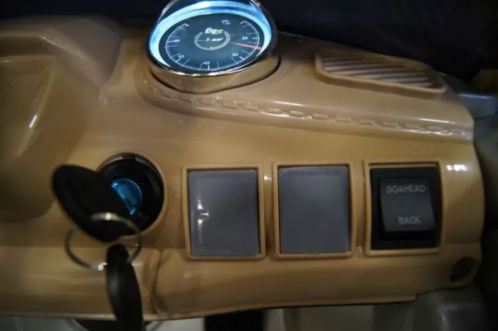 Детский электромобиль RiverToys BMW O002OO VIP 35W*2 6V/4,5Ah*2 — изображение 10