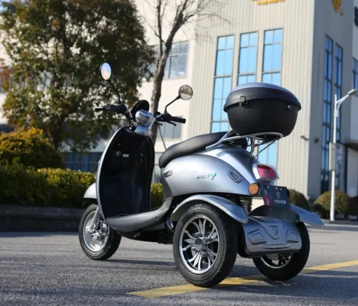 Трицикл электроскутер трехколесный Etoro Vespa NEW 2024 черный — изображение 4