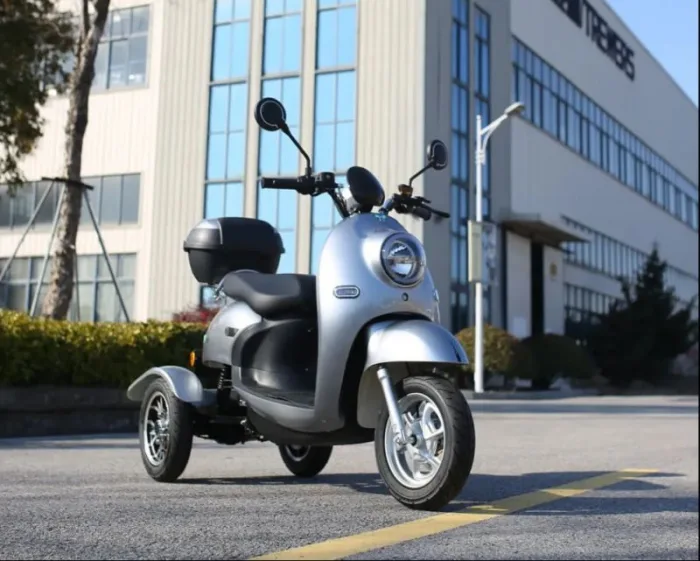 Трицикл электроскутер трехколесный Etoro Vespa NEW 2024 черный — изображение 5