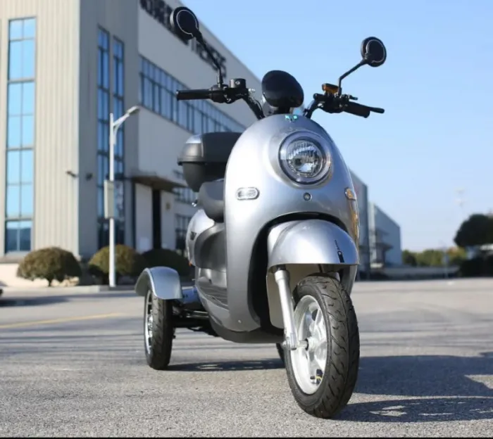 Трицикл электроскутер трехколесный Etoro Vespa NEW 2024 черный — изображение 6