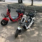 Электроскутер NEO 500 красный и белый цвет — изображение 3