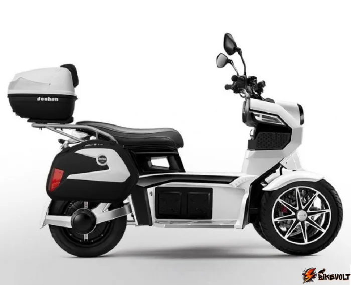 jelektroskuter-itank-doohan-ev3-pro-1500w-belij-0 Электроскутер Doohan iTank EV3 Pro 1500w White 2 Аккумулятора 60V26Ah+Кофры+Чехол+Перчатки — изображение 1