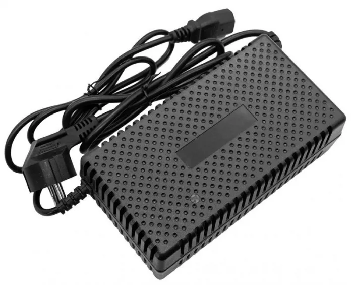 zaryadnoe-ustrojstvo-dlya-svintsovyh-tyagovyh-akkumulyatorov-eltreco-48v12ah-2a-0 Зарядное устройство для свинцовых тяговых аккумуляторов ELTRECO 48V12A/H (2A) — изображение 1