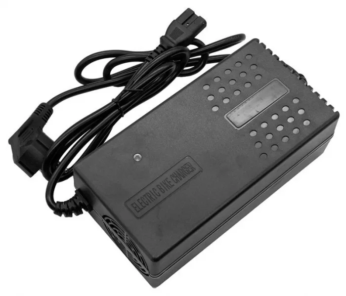 zaryadnoe-ustrojstvo-dlya-svintsovyh-tyagovyh-akkumulyatorov-eltreco-48v32ah-4a-0 Зарядное устройство для свинцовых тяговых аккумуляторов ELTRECO 48V32A/H (4A) — изображение 1